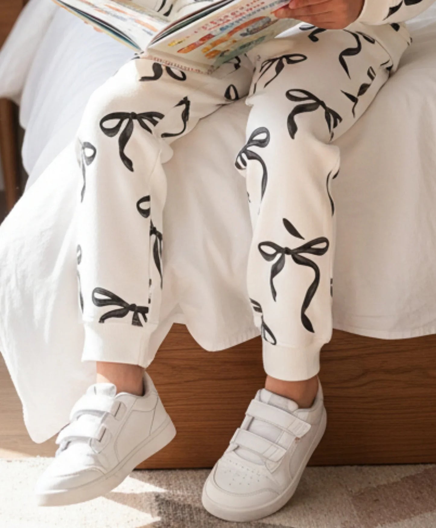 BLACK BOW FLEECE GIRLS JOGGER - OFF WHITE