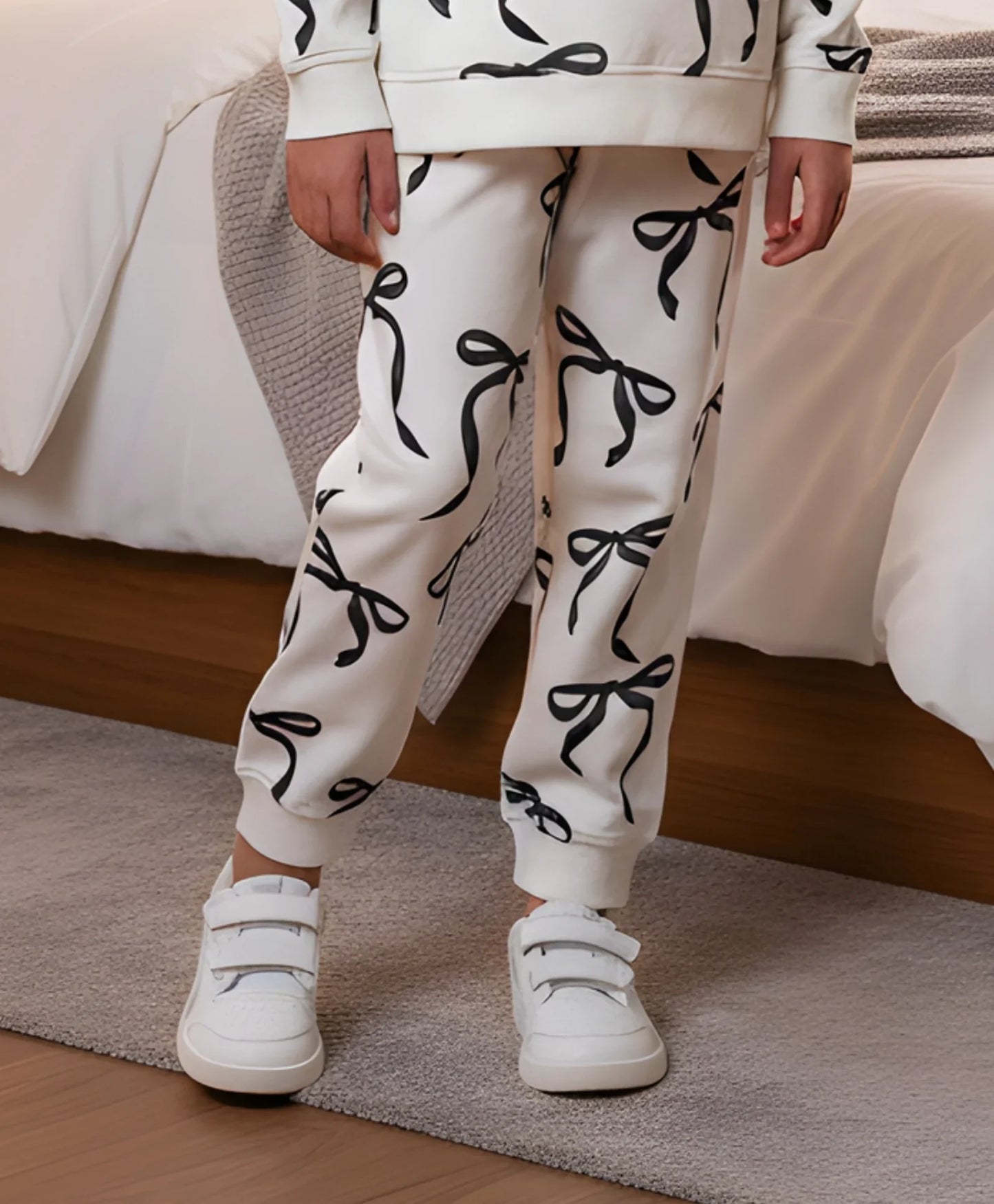BLACK BOW FLEECE GIRLS JOGGER - OFF WHITE