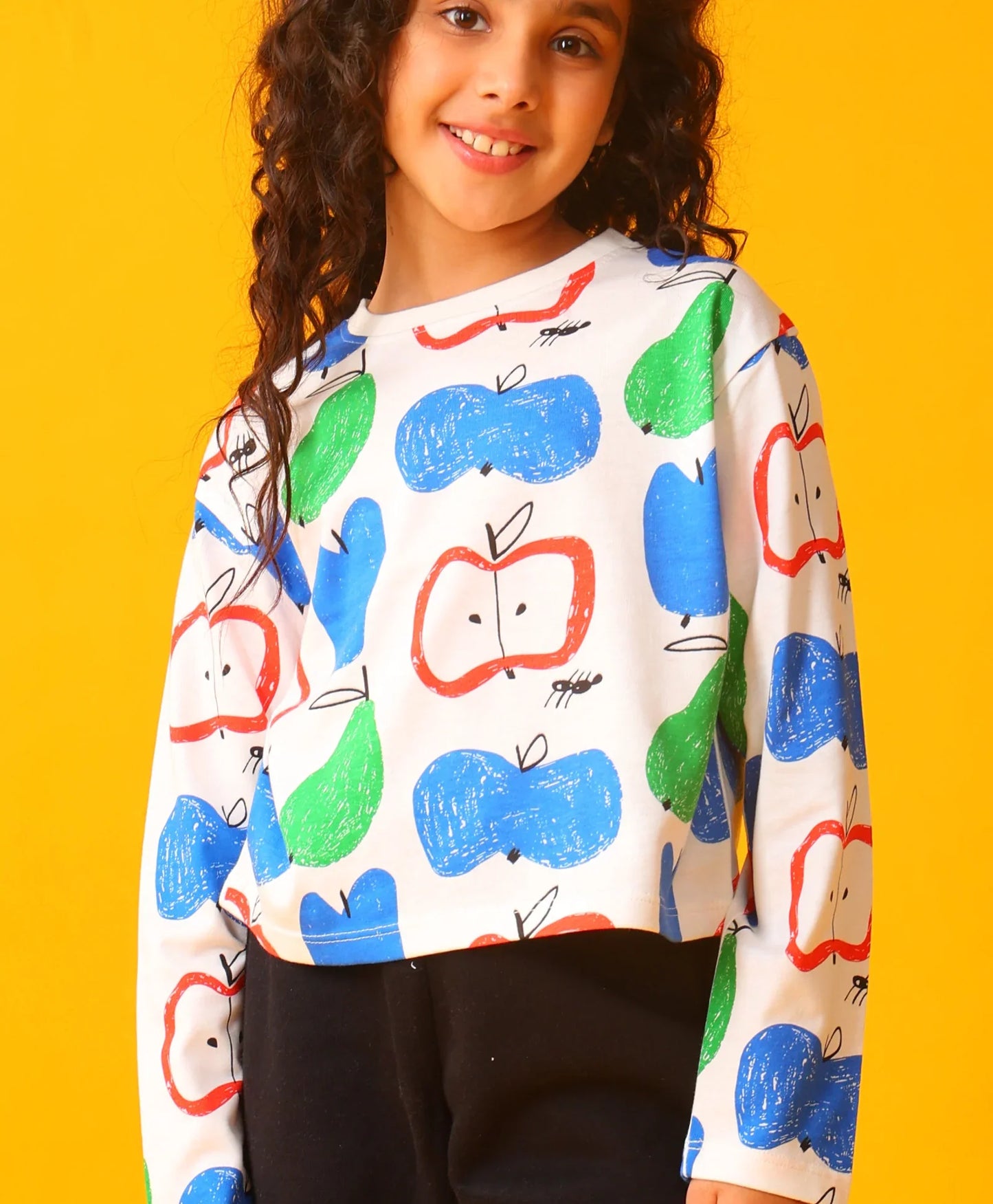 APPLE PEAR LONG SLEEVE GRILS T-SHIRT BLACK FLEECE JOGGER SET - WHITE/BLACK