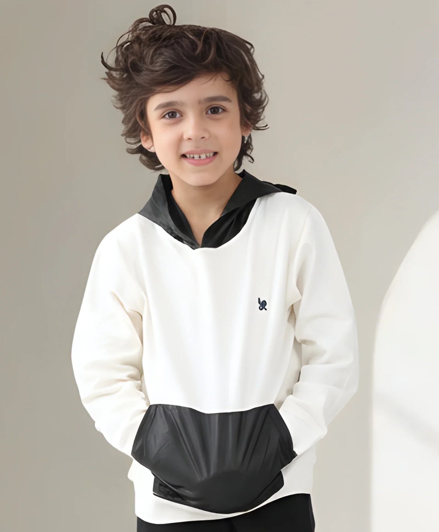 WHITE TAFETTA POCKET BOYS FLEECE HOODIE - WHITE/BLACK
