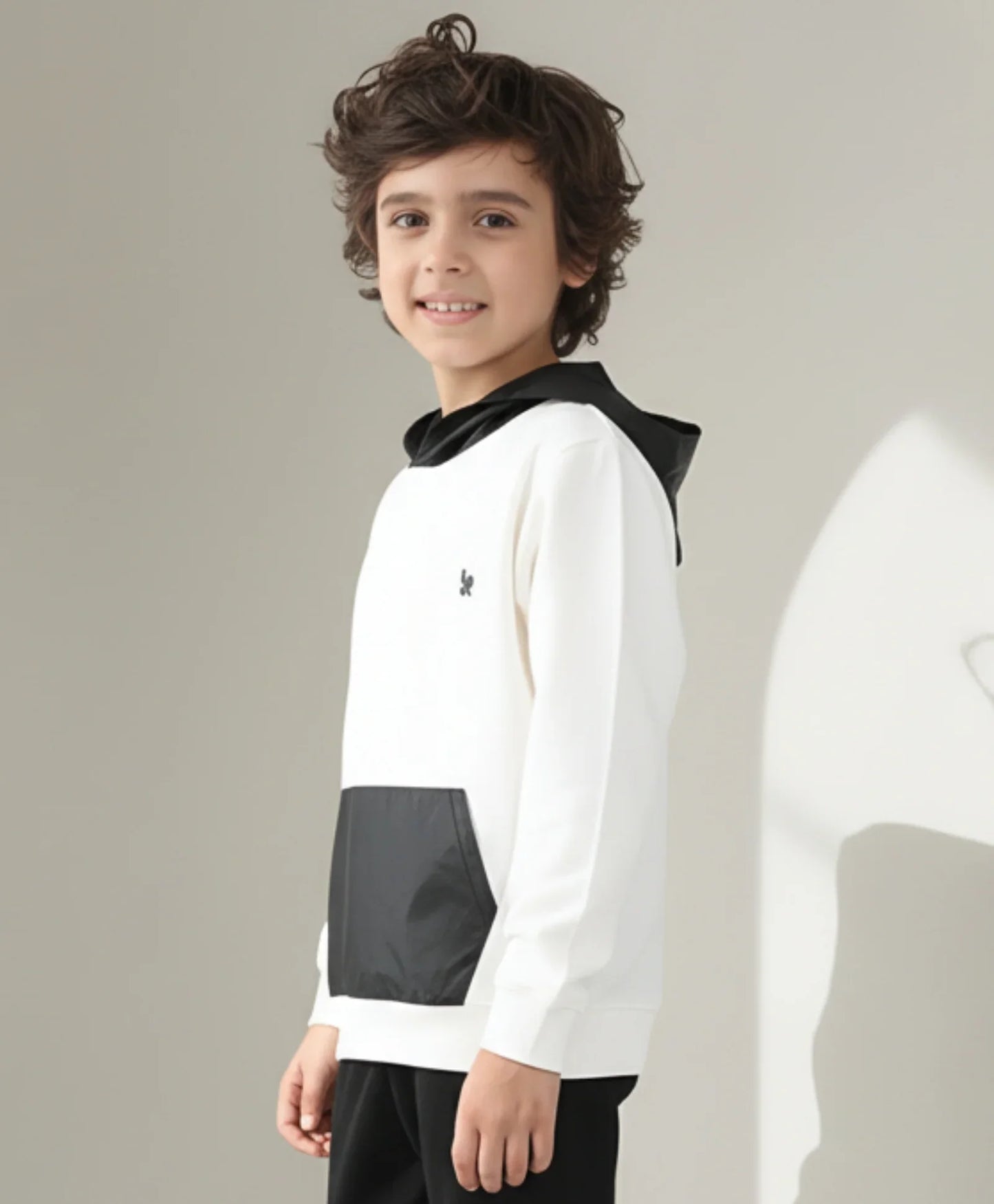 WHITE TAFETTA POCKET BOYS FLEECE HOODIE - WHITE/BLACK