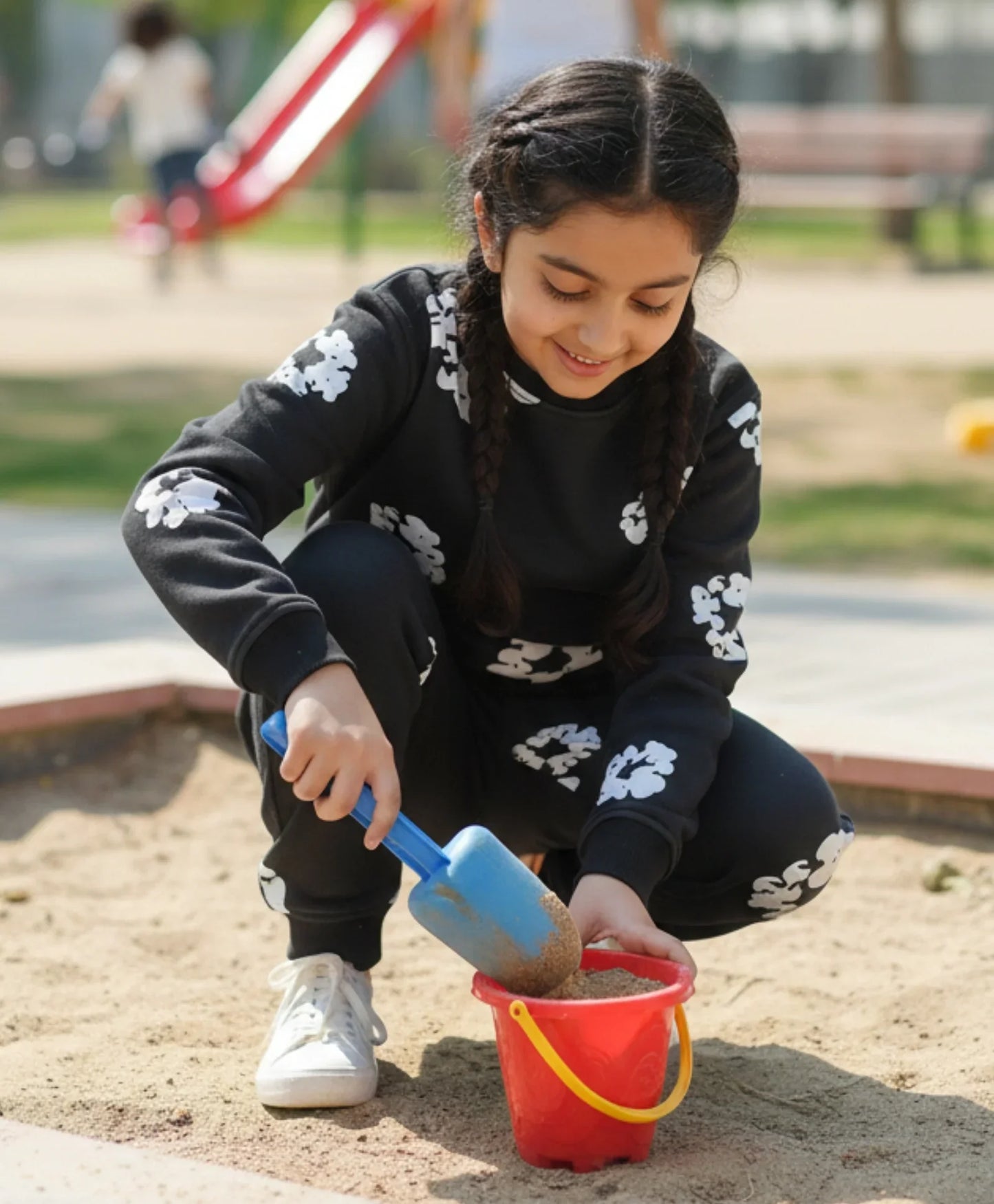 POP BLACK & WHITE GIRLS FLEECE SWEATSHIRT JOGGER WINTER SET - BLACK