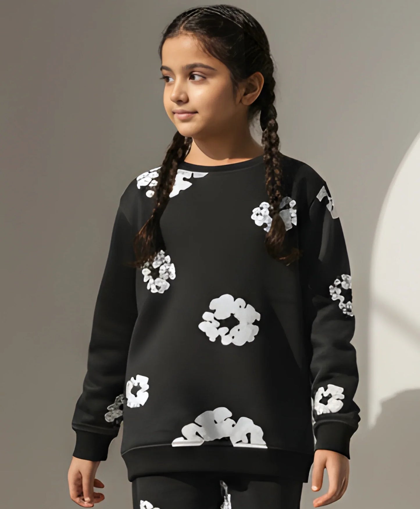 POP BLACK & WHITE GIRLS FLEECE SWEATSHIRT - BLACK