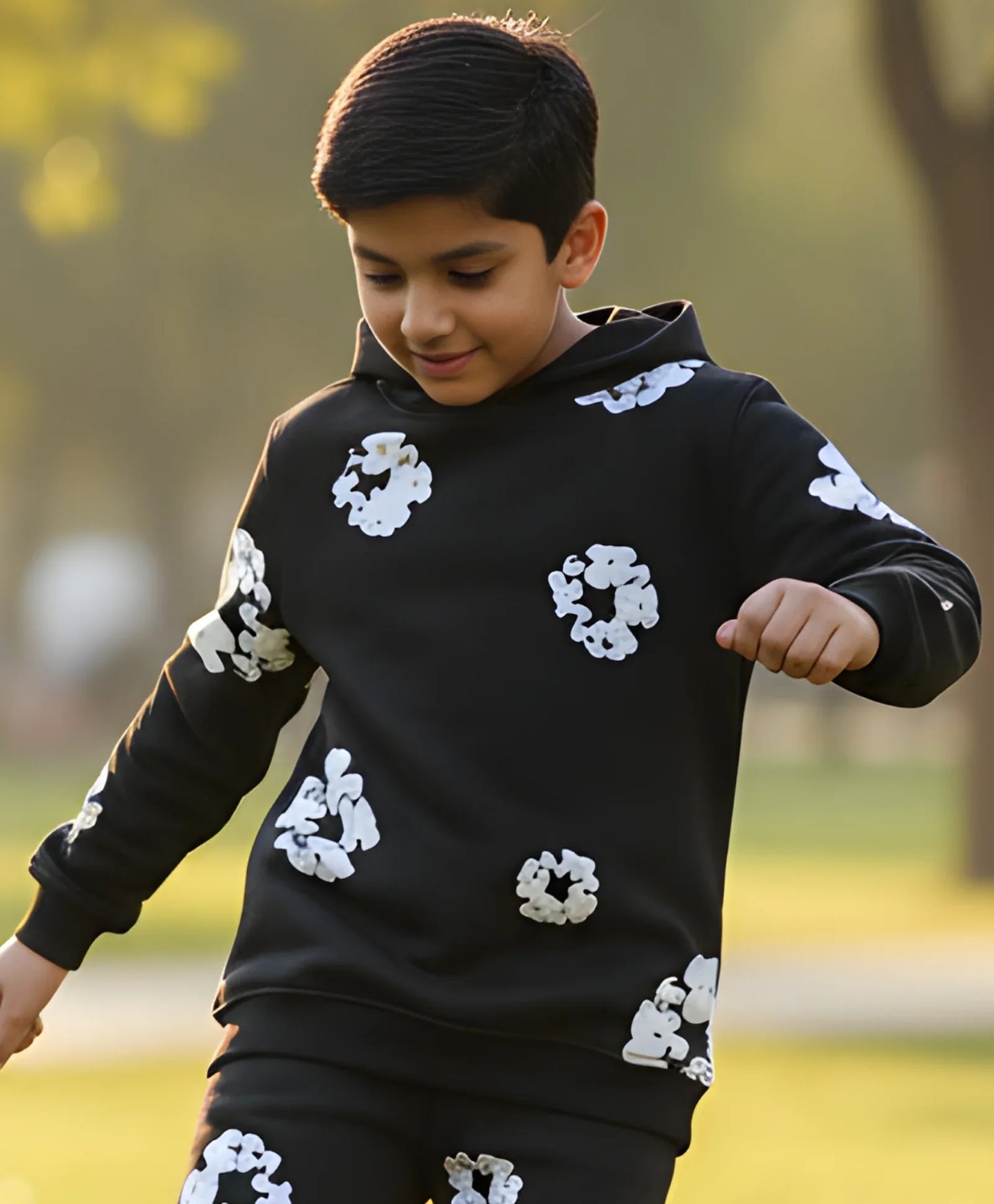 POP BLACK & WHITE BOYS FLEECE HOODIE - BLACK