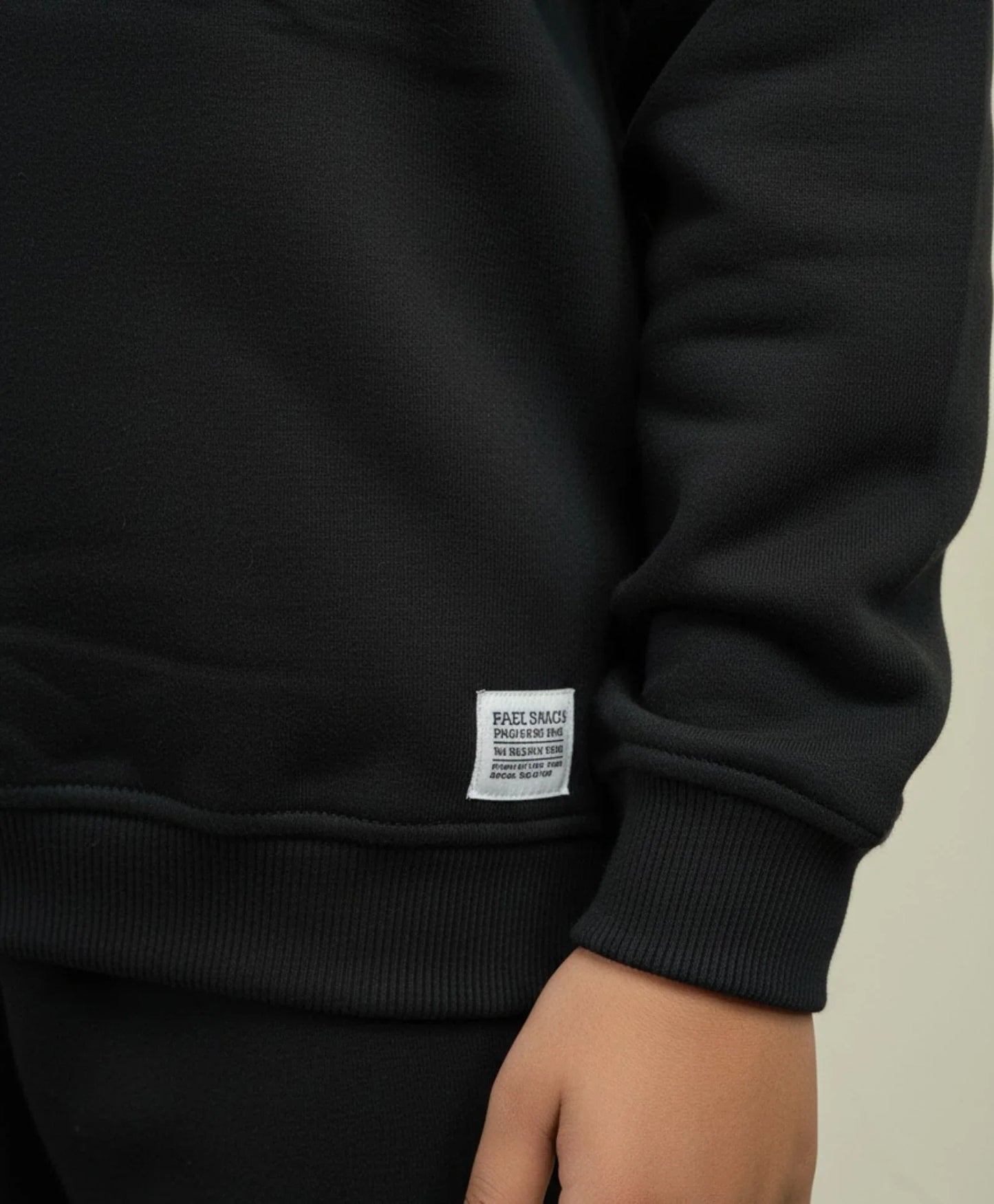 REBEL ESSENTIALS FLEECE SWEATSHIRT JOGGER SET - BLACK