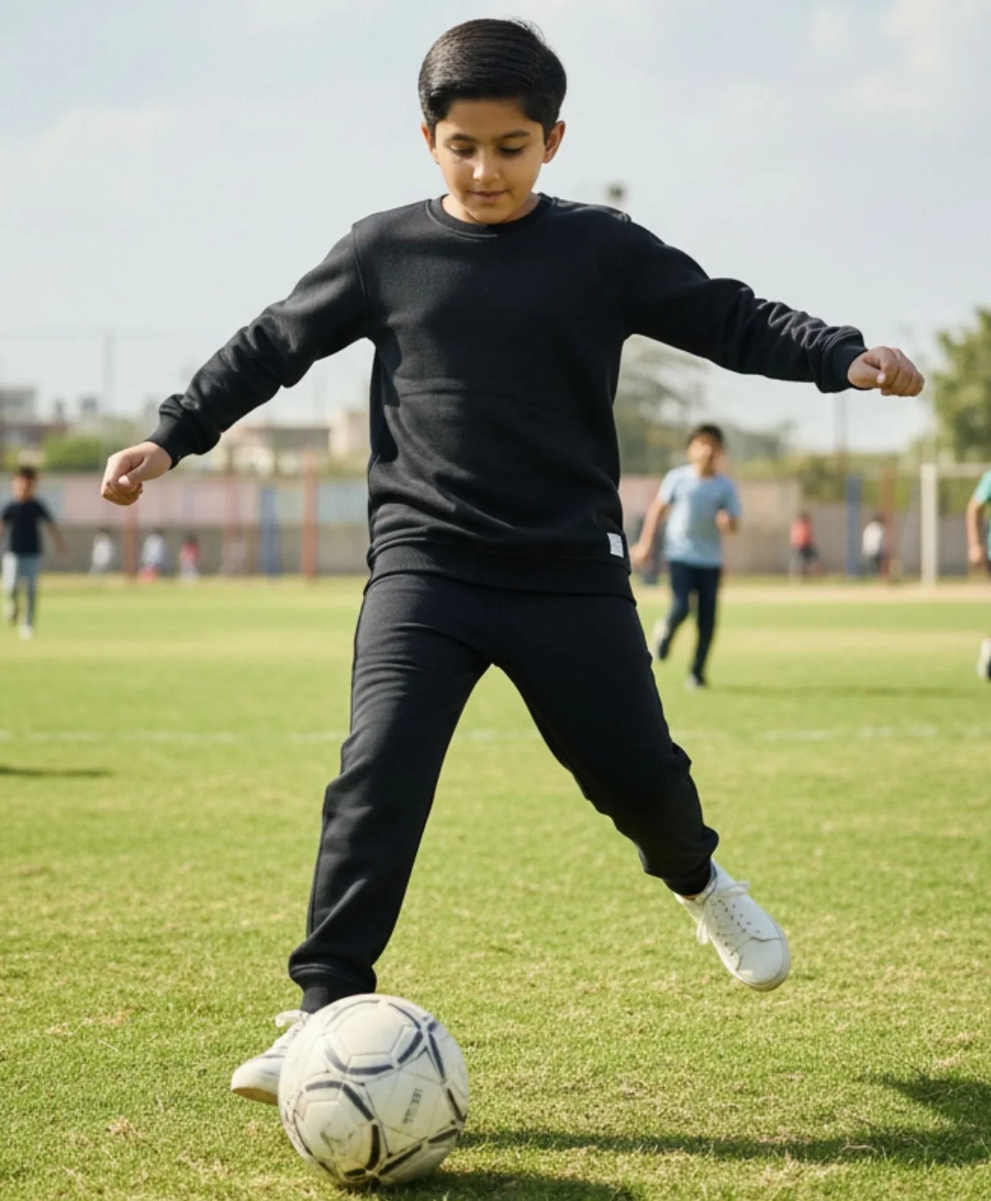 REBEL ESSENTIALS FLEECE SWEATSHIRT JOGGER SET - BLACK