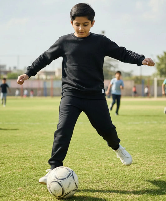 REBEL ESSENTIALS FLEECE SWEATSHIRT JOGGER SET - BLACK