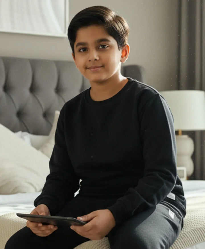 REBEL ESSENTIALS BOYS FLEECE SWEATSHIRT - BLACK - Anthrilo 