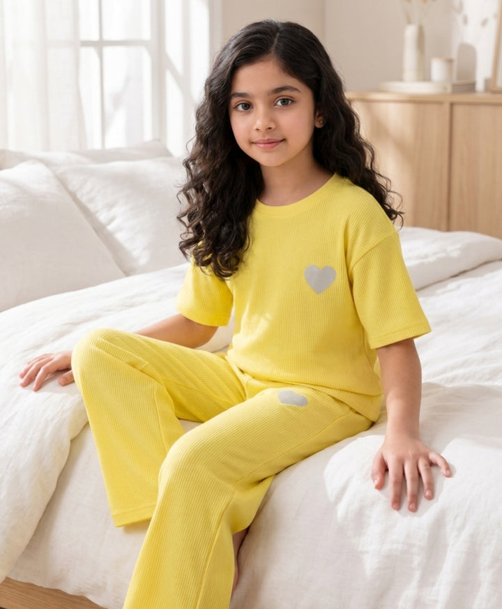 COOL YELLOW HEART ESSENTIAL OVERSIZED T-SHIRT JOGGER SET - YELLOW